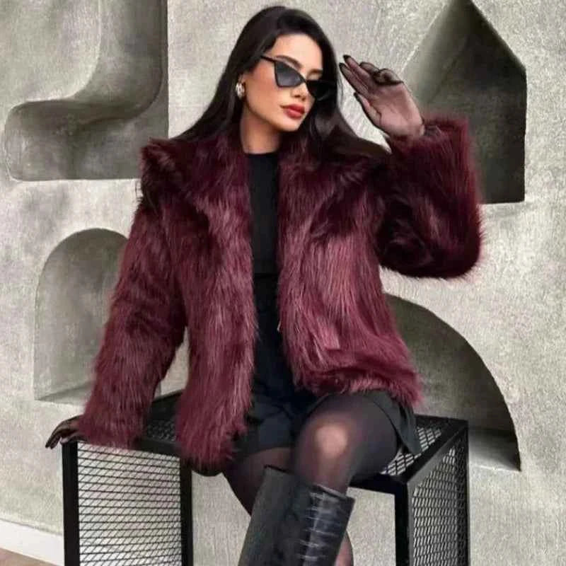 Casaco Feminino de Pelo Sintético com Gola Lapela e Textura Macia – Chapitre