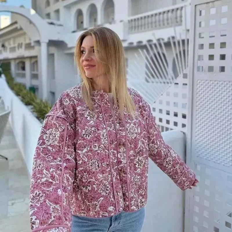 Jaqueta Matelassê Floral com Gola Redonda – Mist