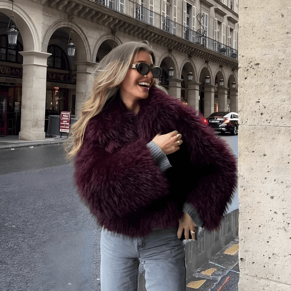 Casaco Feminino de Pelúcia Sintética com Gola Ampla – Gervais