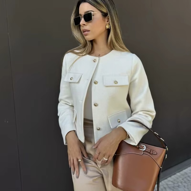 Jaqueta Feminina de Alfaiataria com Quatro Bolsos Frontais e Botões Dourados – Manoir