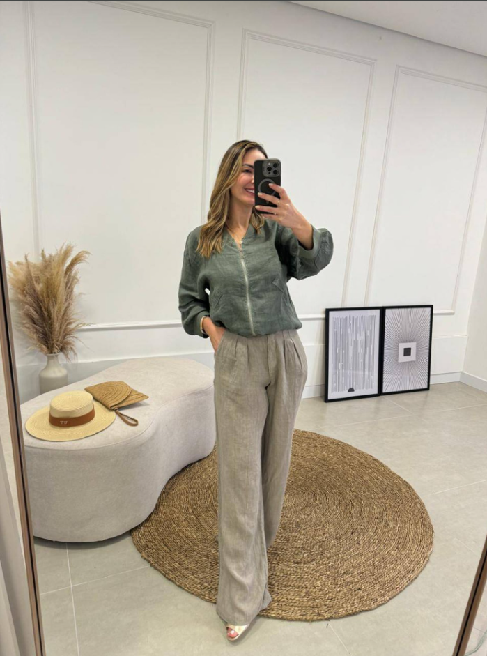 Calça Ana Reta com Pregas Linho Italiano