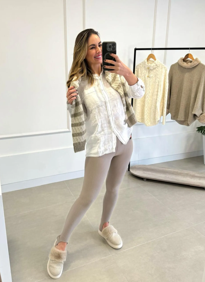 Calça Canelada com Pezinho e blackout