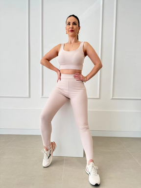 Calça Canelada com Pezinho e blackout